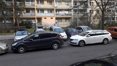 Rumburská ulice v osm hodin ráno.