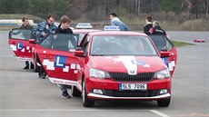 áci si na okruhu v Sosnové vyzkoueli teba výhybný manévr na kluzné ploe,...