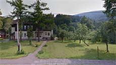 Obecní úad Krásná na mapách Google Street View. Vesnici v údolí íky...