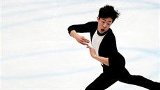 Nathan Chen v krátkém programu na mistrovství svta v krasobruslení v Saitam.