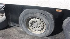 Dálnici D46 zablokoval u Olomouce havarovaný kamion, jeho� �idi� za�al brzdit a...