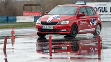 V rámci pilotního projektu Start Driving si áci autokoly vyzkoueli prvky...