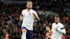 Anglický kapitán Harry Kane slaví druhou branku domácích v utkání s eskem.