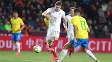 PRÁSK! Záloník David Pavelka stílí a dává gól v pípravném duelu proti...