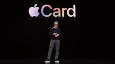 Na Apple Card firma spolupracuje s Goldman Sachs.