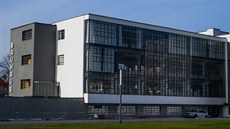 Komplex koly v Desav (Dessau) charakterizují prosklené fasády, pravé úhly a...