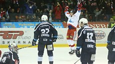 Olomoucký Luká Nahodil se raduje z gólu v síti Plzn.