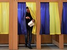 Na Ukrajin zaaly prezidentské volby,  k volebním urnám me zamíit a 30...