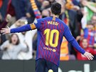 Lionel Messi oslavuje jeden ze svých dvou gól, kterými zaídil vítzství...