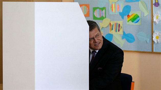 Slováci ve volbách rozhodují, kdo bude jejich příštím prezidentem. Maroš Šefčovič odvolil v Bratislavě. (30. března 2019)