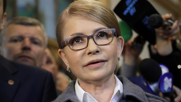 Na Ukrajin zaaly prezidentsk volby,  k volebnm urnm me zamit a 30 milion oprvnnch voli. Julija Tymoenkov odvolila. (31. bezna 2019)