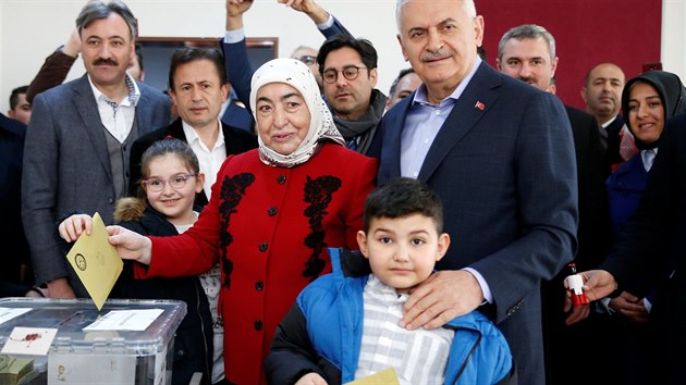 Turci hlasuj v mstnch volbch, kter jsou povaovny za test obliby prezidenta Recepa Tayyipa Erdogana. (31. bezna 2019)
