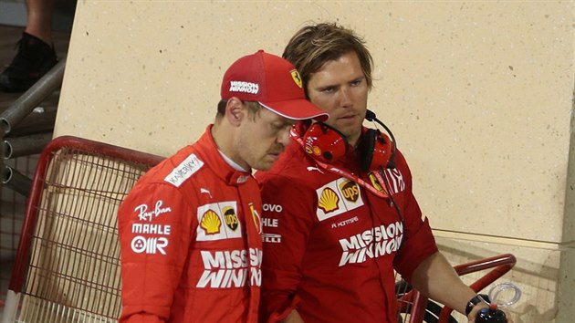 Sebastian Vettel po kvalifikaci na Velkou cenu Bahrajnu formule 1.