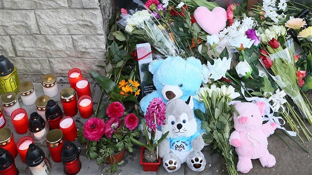 Louny, 30. 3. 2019 pietn� akce v Lounech - vzpom�nka na dvoulet�ho ut�ran�ho Mare�ka. U domu, kde bydlel. FOTO: MAFA - IVETA LHOTSK�