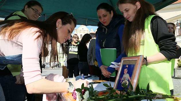 Louny, 30. 3. 2019 pietní akce v Lounech - vzpomínka na dvouletého utýraného Marečka. FOTO: MAFA - IVETA LHOTSKÁ