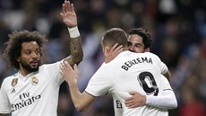 Fotbalisté Realu Madrid slaví branku v utkání s Huescou.