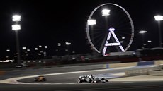 Lewis Hamilton v kvalifikaci na Velkou cenu Bahrajnu formule 1.