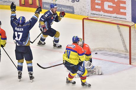 Kladentí hokejist se radují ve 4. kole baráe z gólu na led eských...