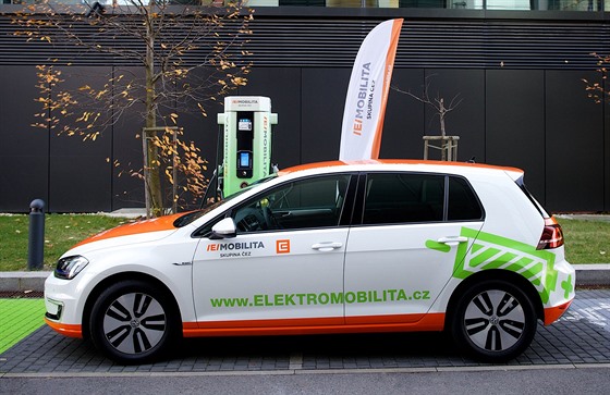 EZ aktuáln nabízí pt model elektromobil od tí znaek: Volkswagen (na...