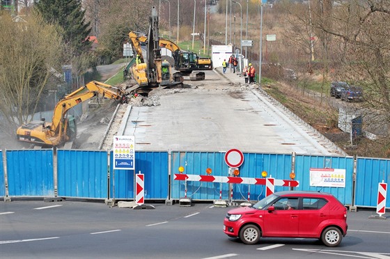 Dopravu v Karlových Varech u nyní komplikuje uzavený Doubský most.