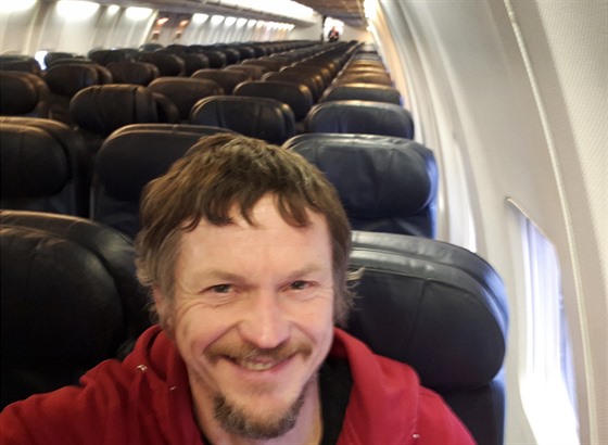 Litevec Skirmantas Strimaitis si na palubě liduprázdného boeingu udělal samozřejmě selfie.
