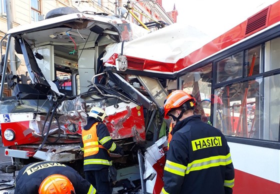 elní stet tramvaje s trolejbusem v centru Brna si vyádal nkolik desítek...