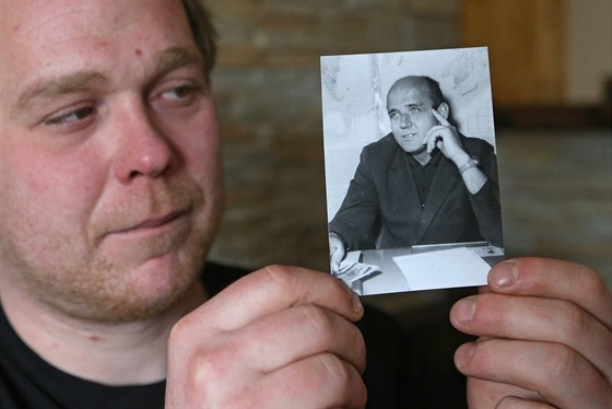 Ale Plocek dnes opatruje ddekv odkaz. Shromádil velké mnoství dokument, dopis, fotografií, vzpomínek len rodiny a dalích pamtník. A bojuje za uznání, které podle nj ddovi náleí.