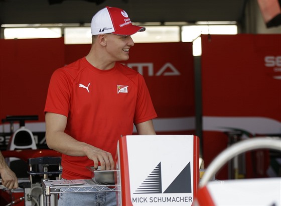 Mick Schumacher pi závodech v Bahrajnu.