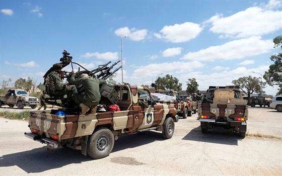 lenové jednotek samozvané Libyjské národní armády (LNA), kterou vede marál...