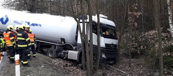 Nehoda kamionu u Horní Bízy na Plzesku komplikovala dopravu na hlavním tahu z...