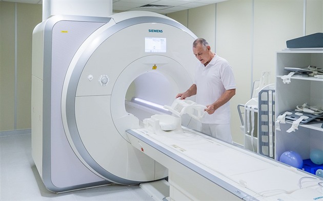 Nová magnetické rezonance za 23 milion korun v trutnovské nemocnici (8.4.2019).