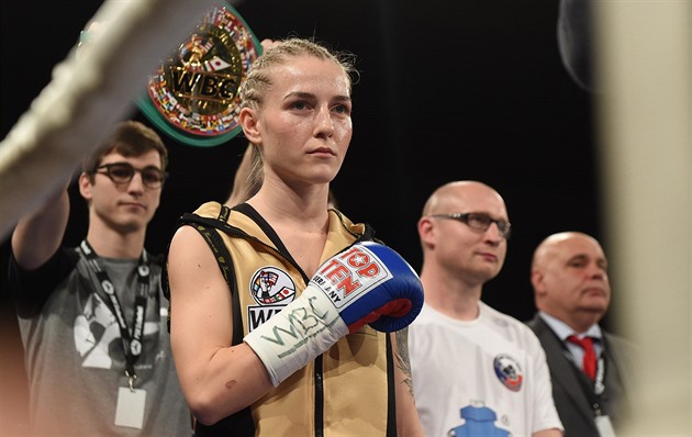 Boxerka Bytyqi poprvé prohrála a přišla o pás šampionky organizace WBC