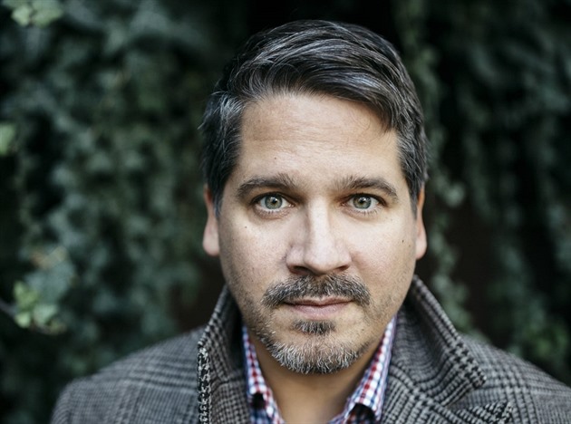 SÓLO PRO HÜBLA: Phillip, nebo Mohamed? debatují uvědomělí tátové na hřišti