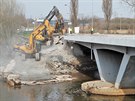 Zaala demolice Doubskho mostu pes eku Ohi v Karlovch Varech. (3. 4. 2019)