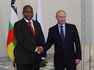 Prezident Stedoafrické republiky Faustin-Archange Touadera pi setkání s...