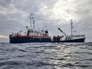 Záchranná lo Sea-Watch  pluje a hlídkuje mimo libyjské vody (3. 4. 2019).