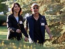 Jeff Bezos a jeho manelka MacKenzie Bezosová na konferenci v Sun Valley (12....