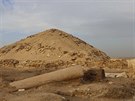 Sloupy z ervené uly bývaly souástí památník egyptských král, v komplexu...
