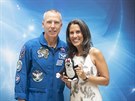 Astronaut Andrew Feustel pijel s manelkou Indirou do Prahy. (5. dubna 2019)