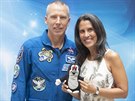Astronaut Andrew Feustel s manelkou Indrou pijeli do Prahy. (5. dubna 2019)