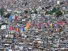 Slum Rocinha v Rio de Janeiru je místem drog, kriminality, ale i nezdolné vle...