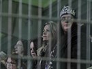 Sektor pro Baník Ostrava na karvinském stadionu zaplnily ženy a děti s...