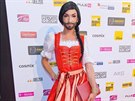 Rakouský zpvák Conchita Wurst se rád pedvádí v dámských modelech.