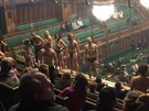 Skupina polonahých aktivist v britském parlamentu protestovala proti zmnám...