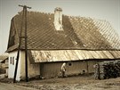 Star vesnick chalupa v Dakovicch na historick fotografii