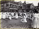 Chmelový tanec pro Karla Habsburka, pi jeho návtv atce v roce 1910