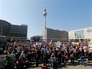 Tisíce lidí se zúčastnily protestů v německém Berlíně proti růstu nájmů a...