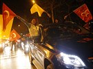 Stoupenci tureckého prezidenta Recepa Tayyipa Erdogana slaví vítzství v...