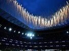 Slavnostní otevení nového stadionu Tottenhamu ozdobil ohostroj.