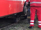 Tramvaji v Podbab� upadlo kolo.